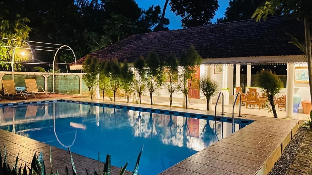 Hotel Ayubo Villa Negombo